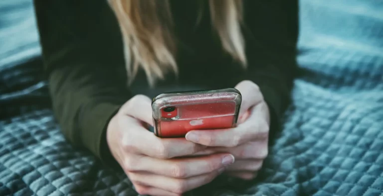 Dating app: come influenzano il modo di vivere le relazioni tra un Match e uno Swipe